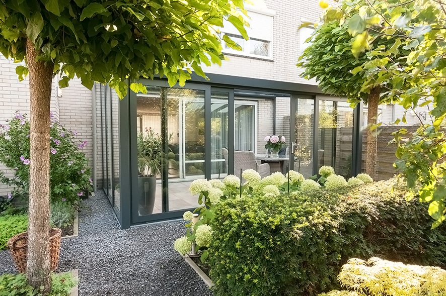 ANTRACIET-VERANDA-MATGLAS-OP-MAAT-BIJ-DE-WOONZAKEN-IN-HEMSKERK